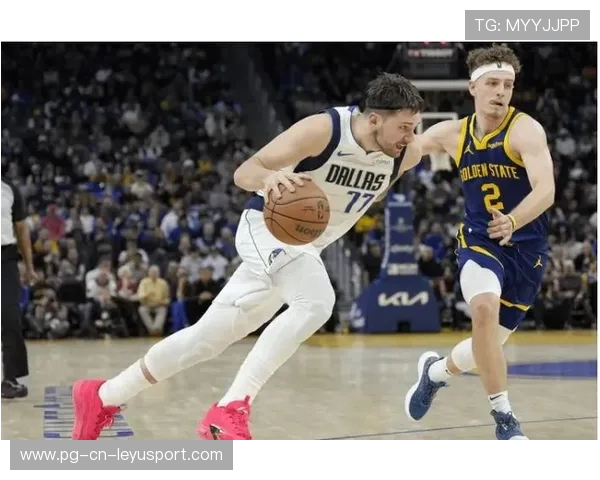 东契奇助攻空接得手，独行侠进攻顺畅