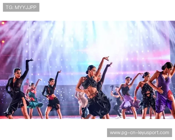 体育舞蹈公开赛出现高难度扭转动作